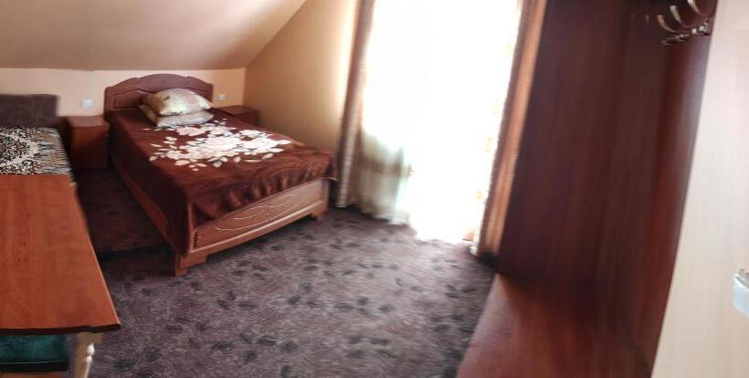 Economy Triple Room, U Nazara