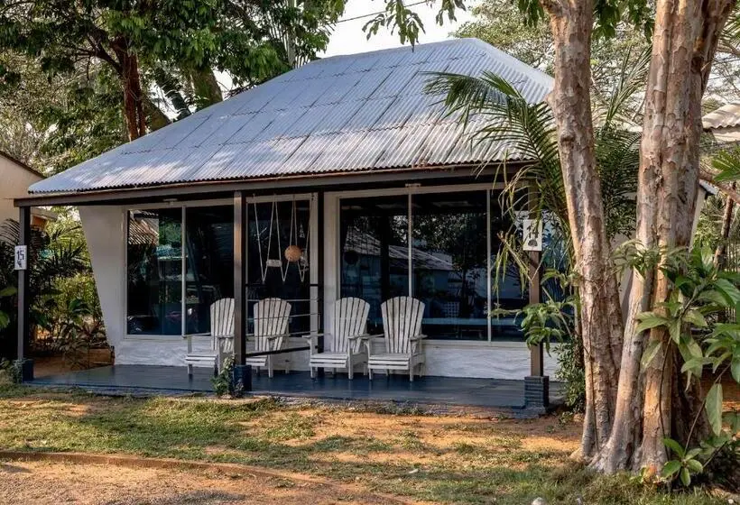 スタンダードバンガロー, Baan Koh Mak