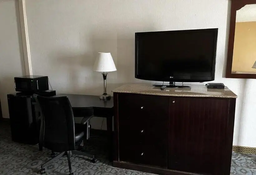 اتاق لوکس با تخت بزرگ, Budget Inn Laramie