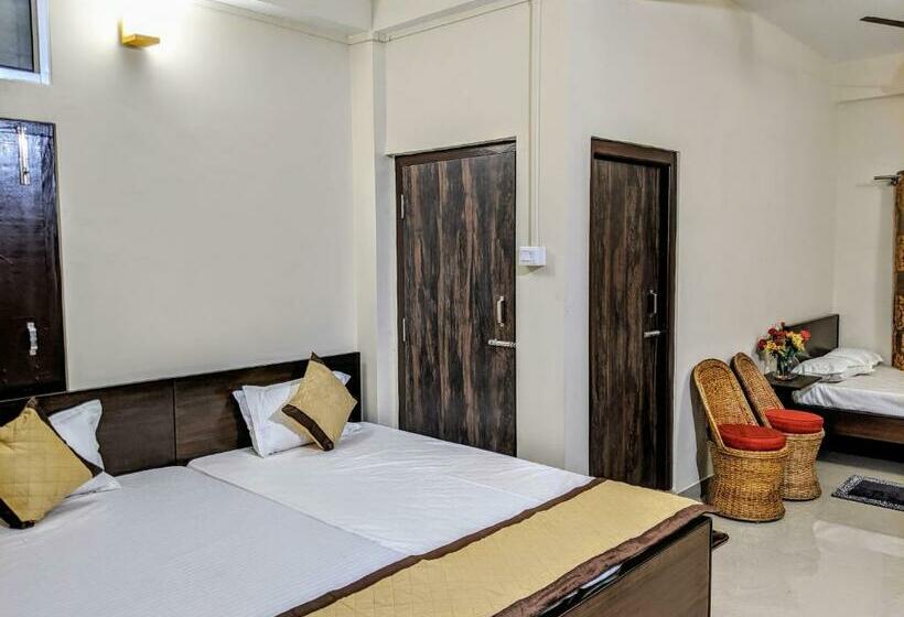 اتاق لوکس سه تخته, Townhouse   The Urban Inn