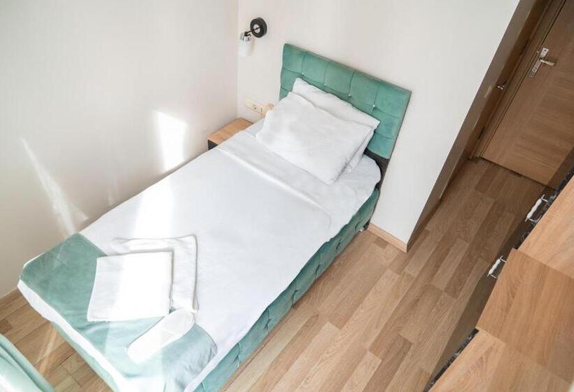 اتاق اکونومی یک تخته, Loss