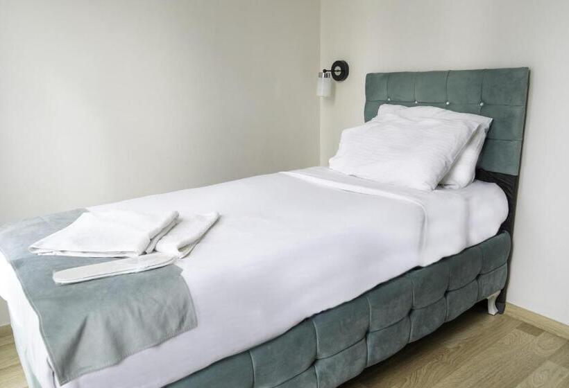 اتاق اکونومی یک تخته, Loss