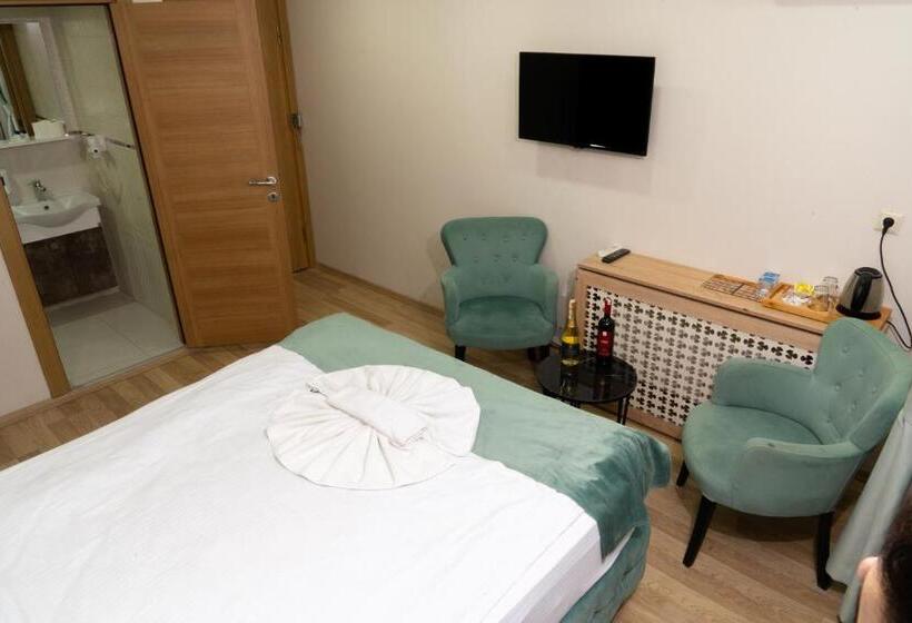 اتاق اکونومی, Loss