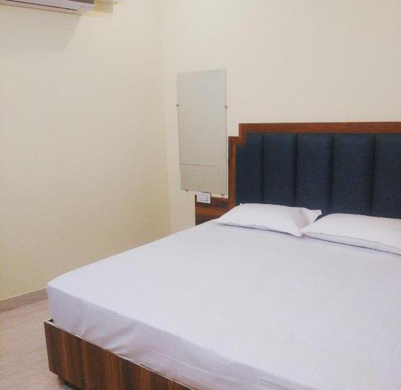 디럭스 트리플 룸, Oyo 74203 Sbs Royal Stays