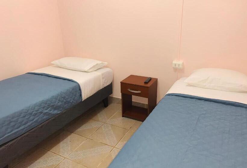 اتاق استاندارد با سرویس بهداشتی مشترک, Hostal Iria