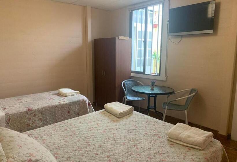 اتاق خانوادگی, Hostal Iria