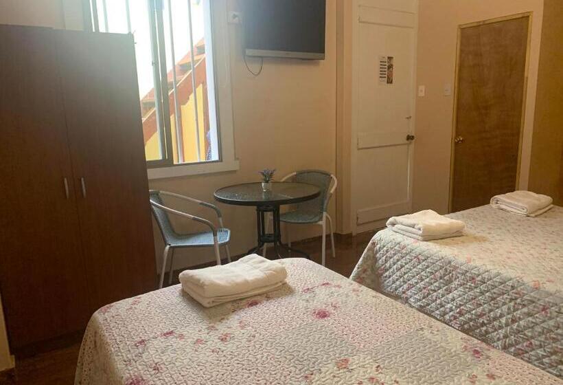 اتاق خانوادگی, Hostal Iria