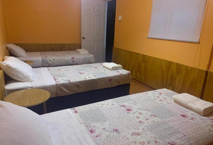 اتاق استاندارد سه نفره, Hostal Iria