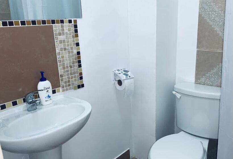 اتاق استاندارد با سرویس بهداشتی مشترک, Hostal Iria
