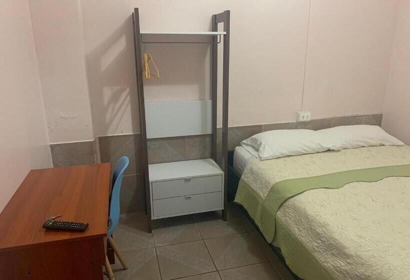 اتاق استاندارد با سرویس بهداشتی مشترک, Hostal Iria