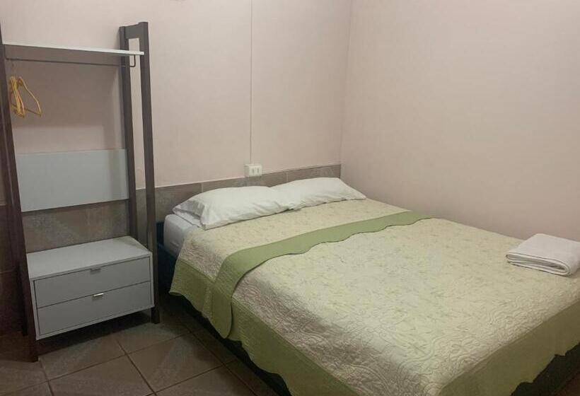 اتاق استاندارد با سرویس بهداشتی مشترک, Hostal Iria