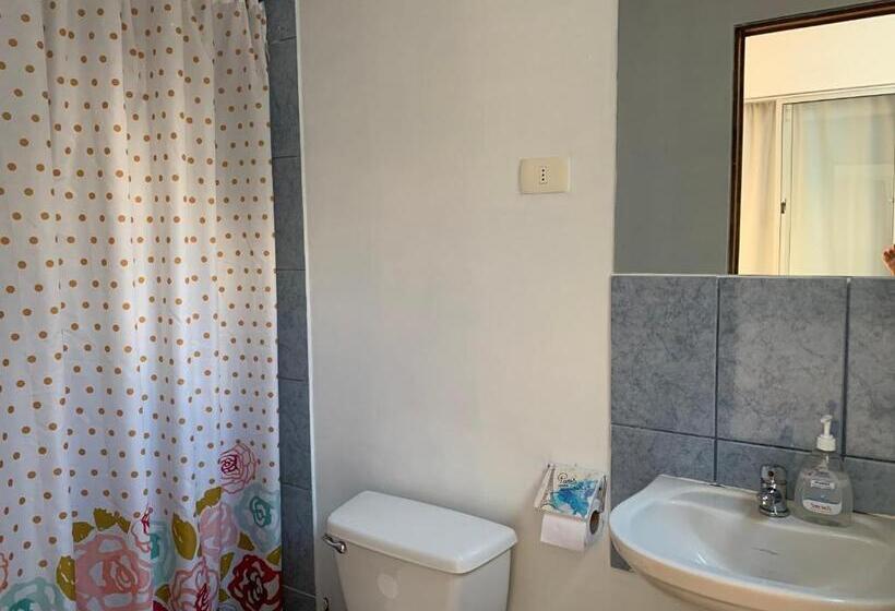 اتاق استاندارد یک تخته با سرویس بهداشتی مشترک, Hostal Iria
