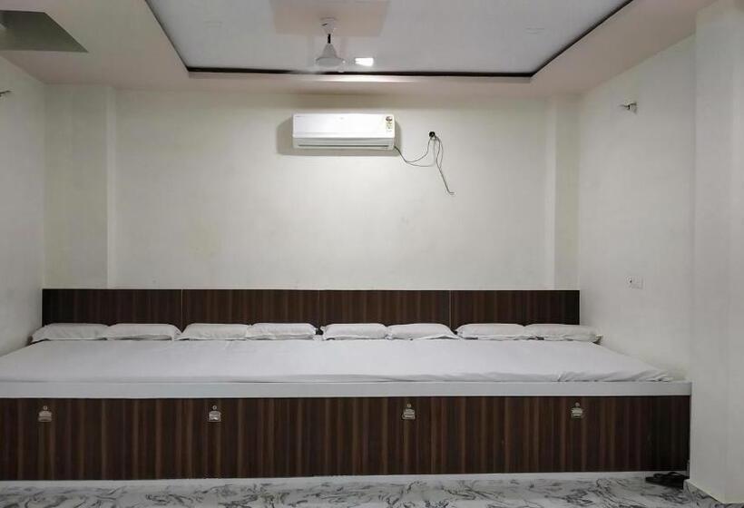 スーペリアファミリールーム, Rajlakshmi Guest House