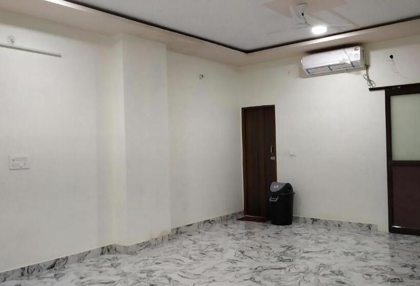 ファミリールーム, Rajlakshmi Guest House