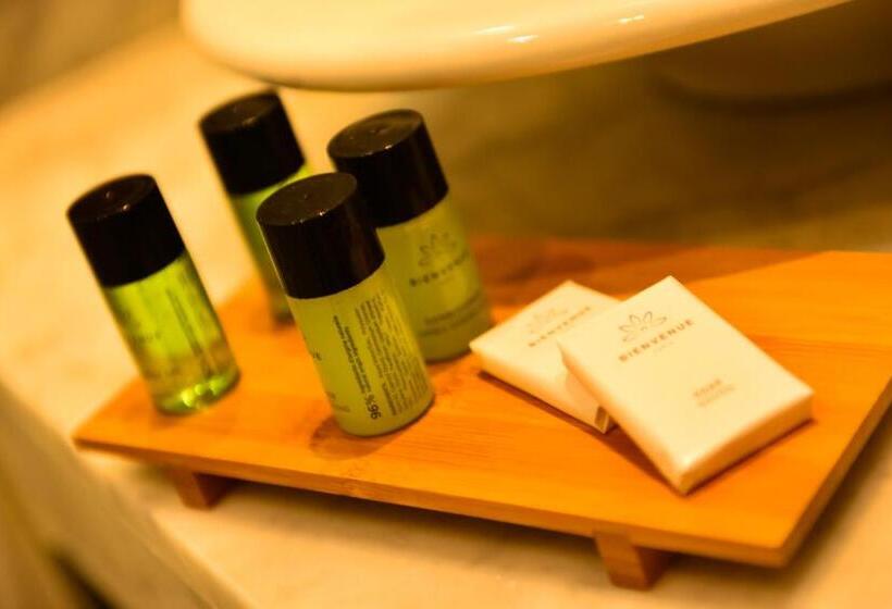 سوییت, Riad Al Mazhar