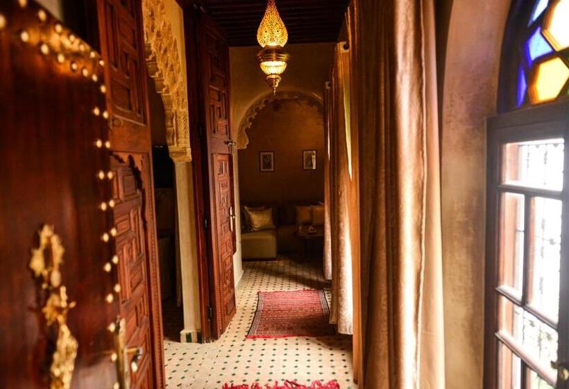 سوییت, Riad Al Mazhar