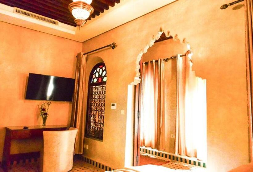 سوییت, Riad Al Mazhar