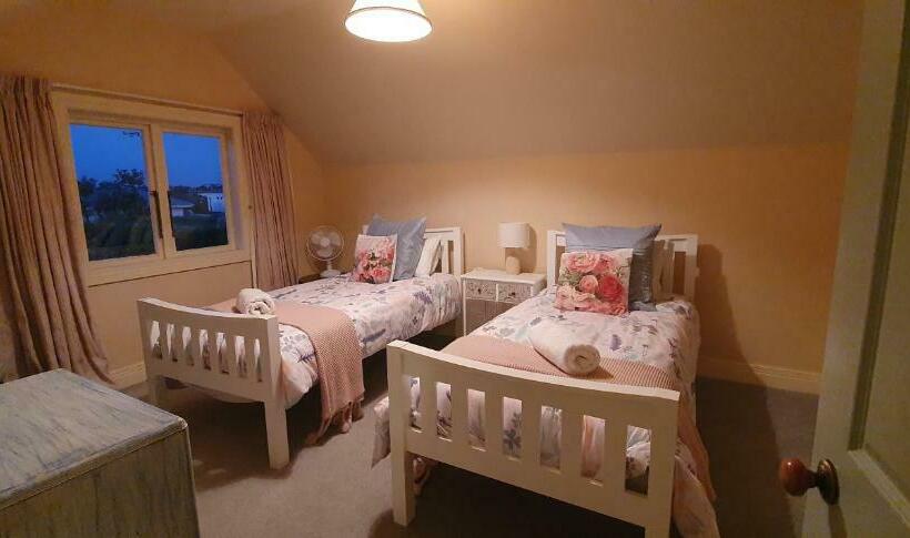 Дом 2 Спальни, Century House B & B Flatlette