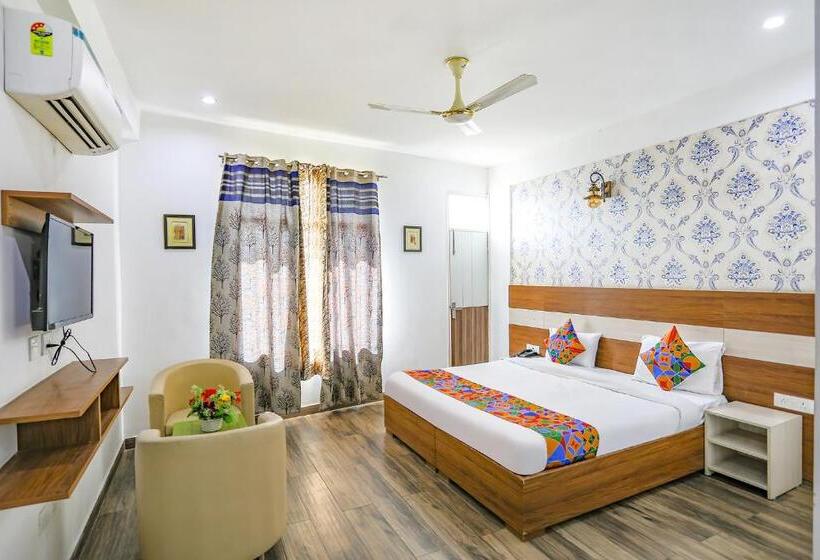 اتاق لوکس با بالکن, Fabhotel Aravali Suites