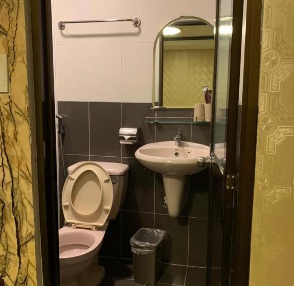 اتاق استاندارد, Hoang Yen Nhi