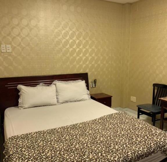 اتاق استاندارد, Hoang Yen Nhi