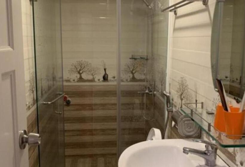 اتاق سوپریور, Hoang Yen Nhi