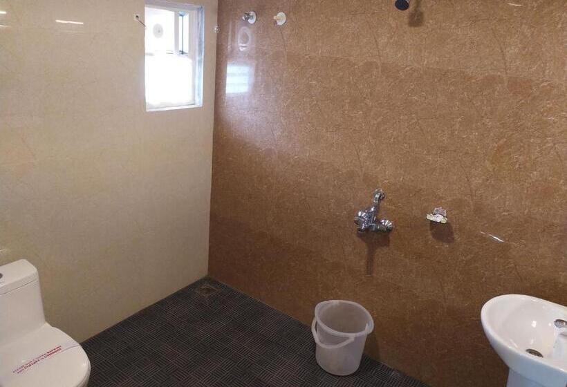 חדר משפחתי, Rani And Rani Residency