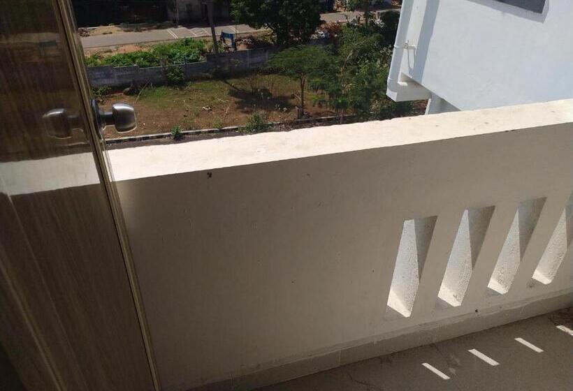 חדר משפחתי, Rani And Rani Residency