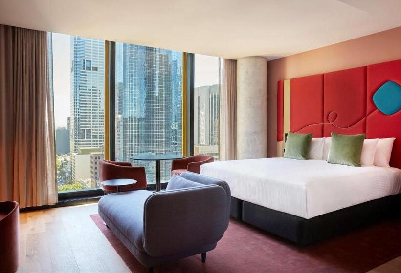 Club Room King Bed, Quincy Hotel Melbourne
