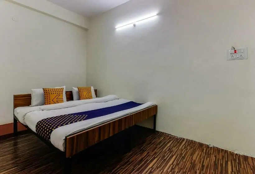 اتاق استاندارد سه نفره, Spot On  Chirag S