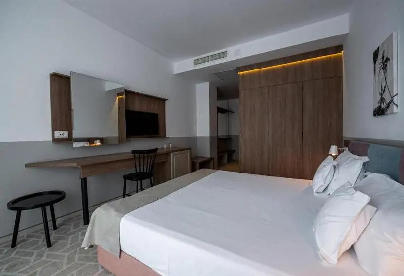 バルコニー付きスタンダードルーム, Clas Mamaia Nord