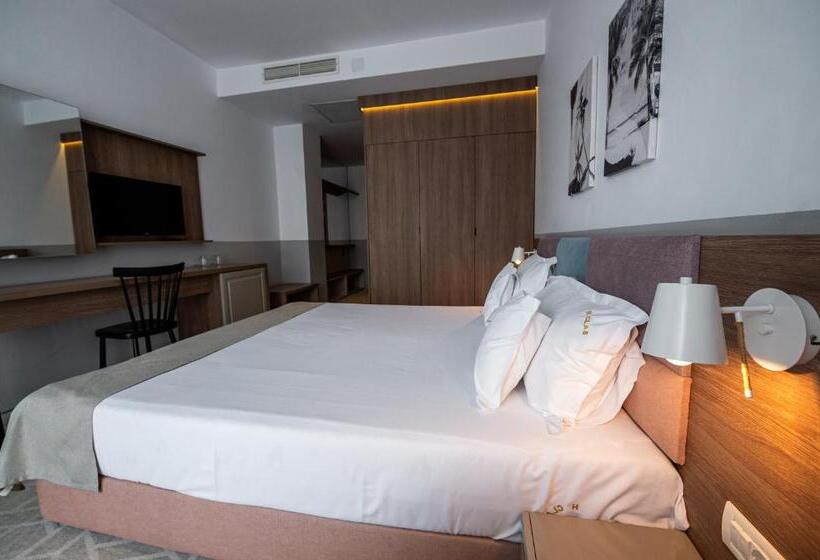 스탠다드 발코니 룸, Clas Mamaia Nord