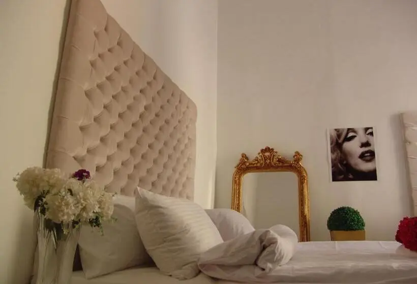 اتاق خانوادگی, Velvet