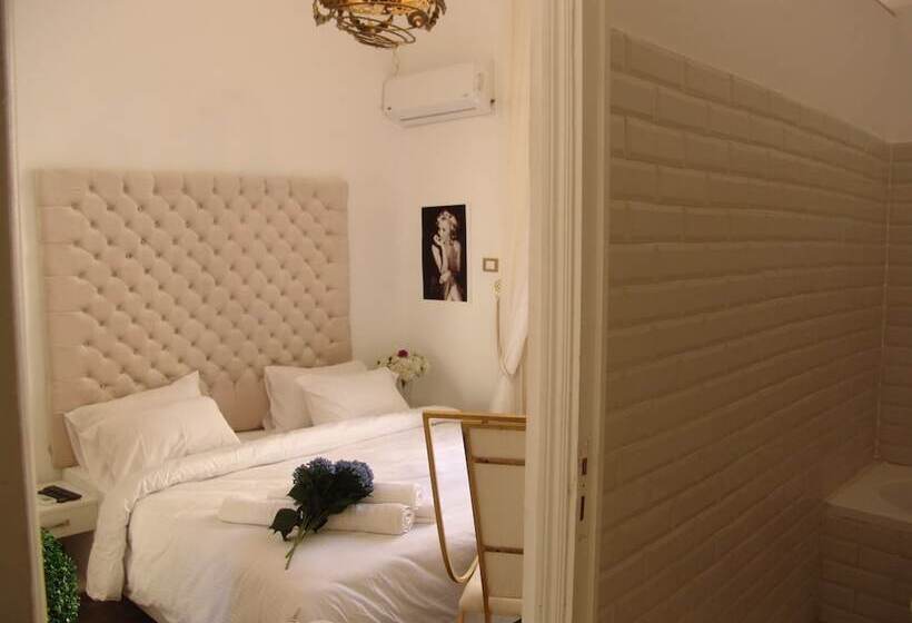 اتاق خانوادگی, Velvet