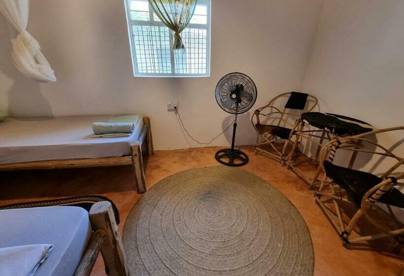 חדר סטנדרט חדר אמבטיה משותף, Sunny House Paje