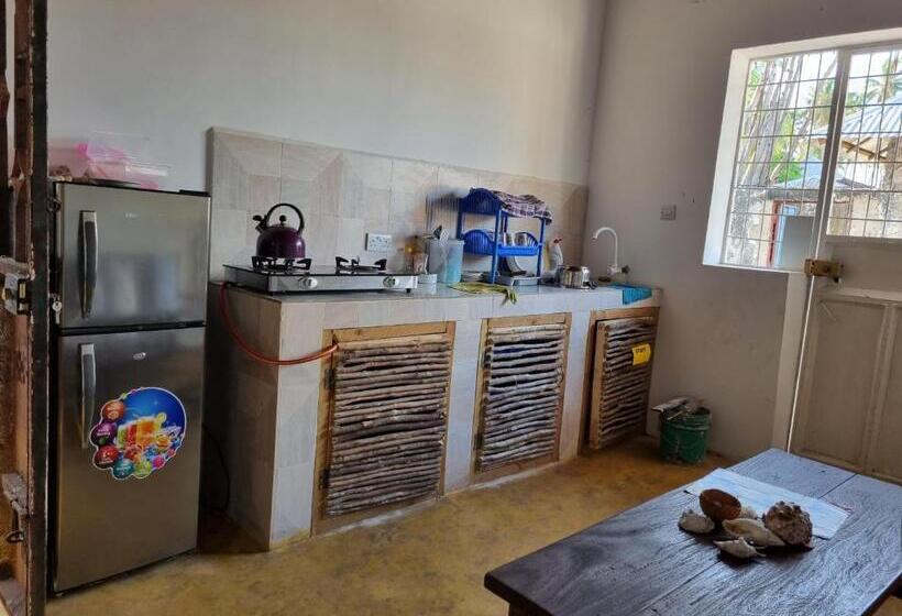 חדר סטנדרט חדר אמבטיה משותף, Sunny House Paje