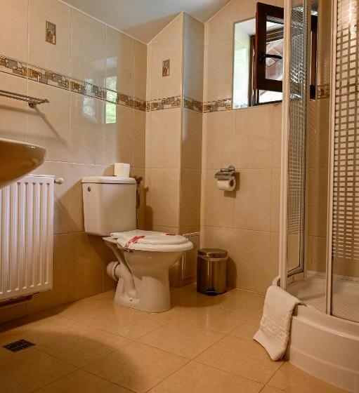 اتاق استاندارد سه نفره, Pensiunea Anotimpuri