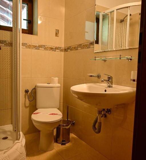 اتاق استاندارد سه نفره, Pensiunea Anotimpuri