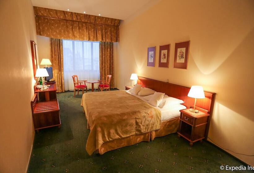 اتاق استاندارد, Ea Hotel Rokoko