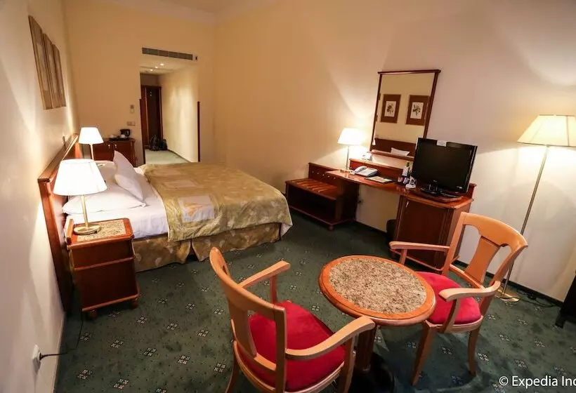 اتاق استاندارد, Ea Hotel Rokoko