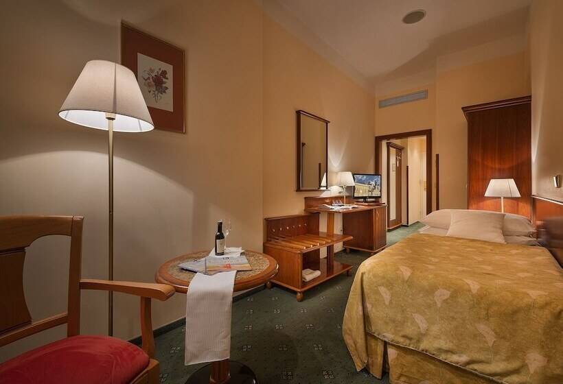 اتاق استاندارد یک نفره, Ea Hotel Rokoko