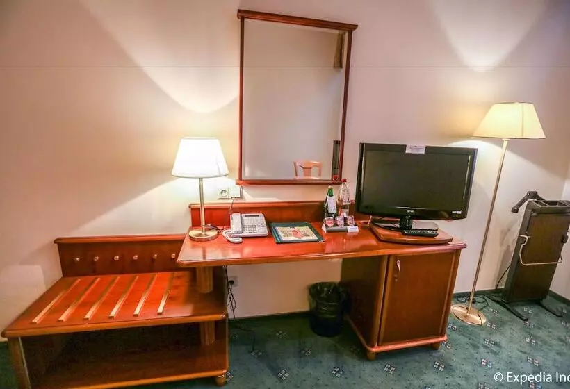 اتاق اجرایی, Ea Hotel Rokoko
