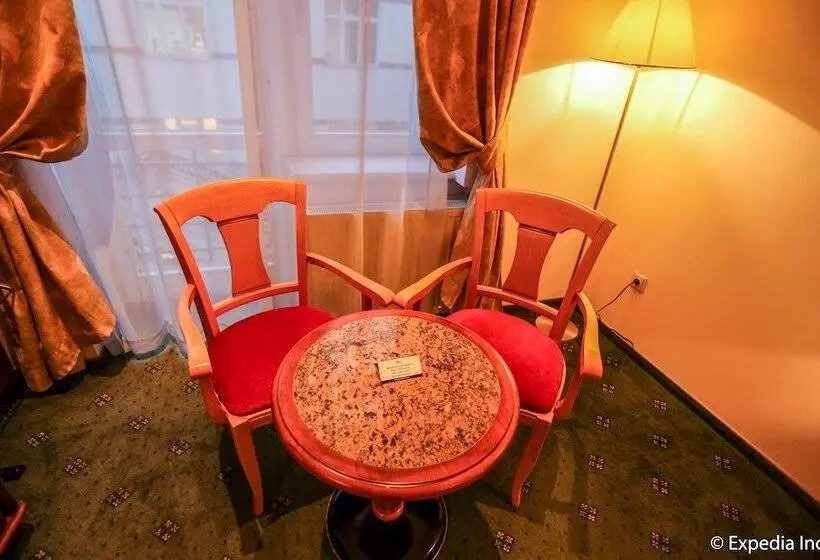 اتاق استاندارد سه نفره, Ea Hotel Rokoko