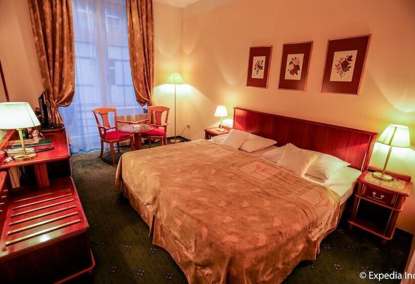 اتاق استاندارد سه نفره, Ea Hotel Rokoko