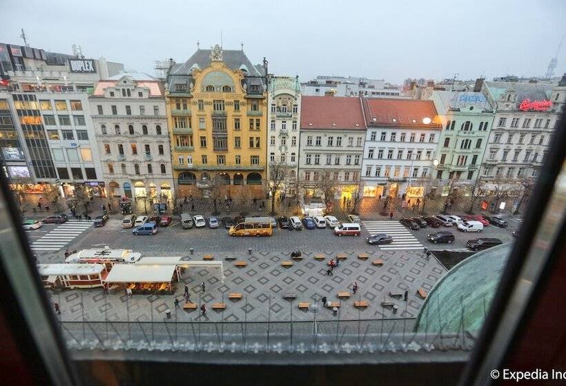 سوییت جونیور, Ea Hotel Rokoko