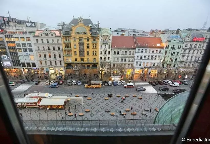 سوییت جونیور, Ea Hotel Rokoko