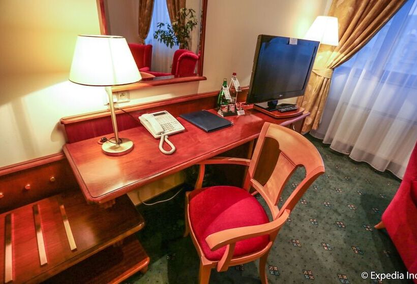 سوییت جونیور, Ea Hotel Rokoko