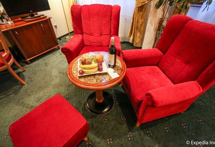 سوییت جونیور, Ea Hotel Rokoko