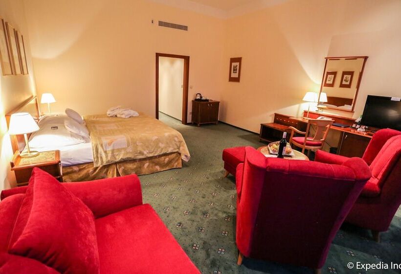 سوییت جونیور, Ea Hotel Rokoko