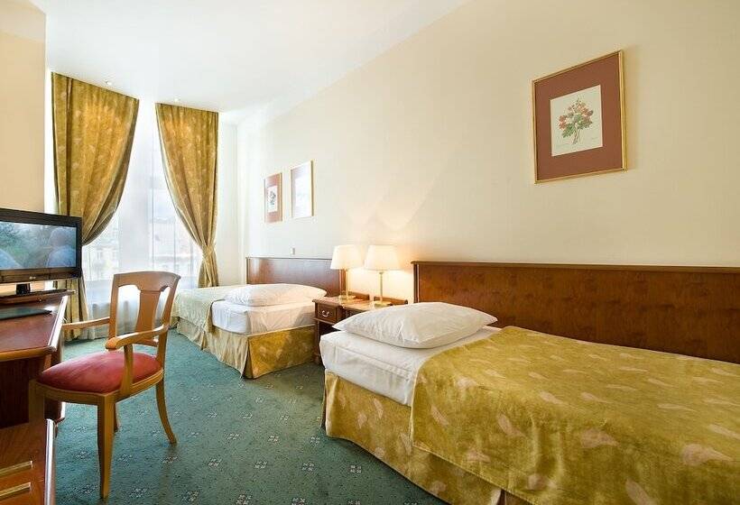 اتاق اکونومی, Ea Hotel Rokoko